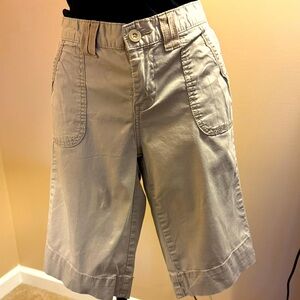 Calvin Klein cotton khaki Bermuda shorts. Size 4